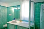 Villa Emeralda - Green Guest Bathroom